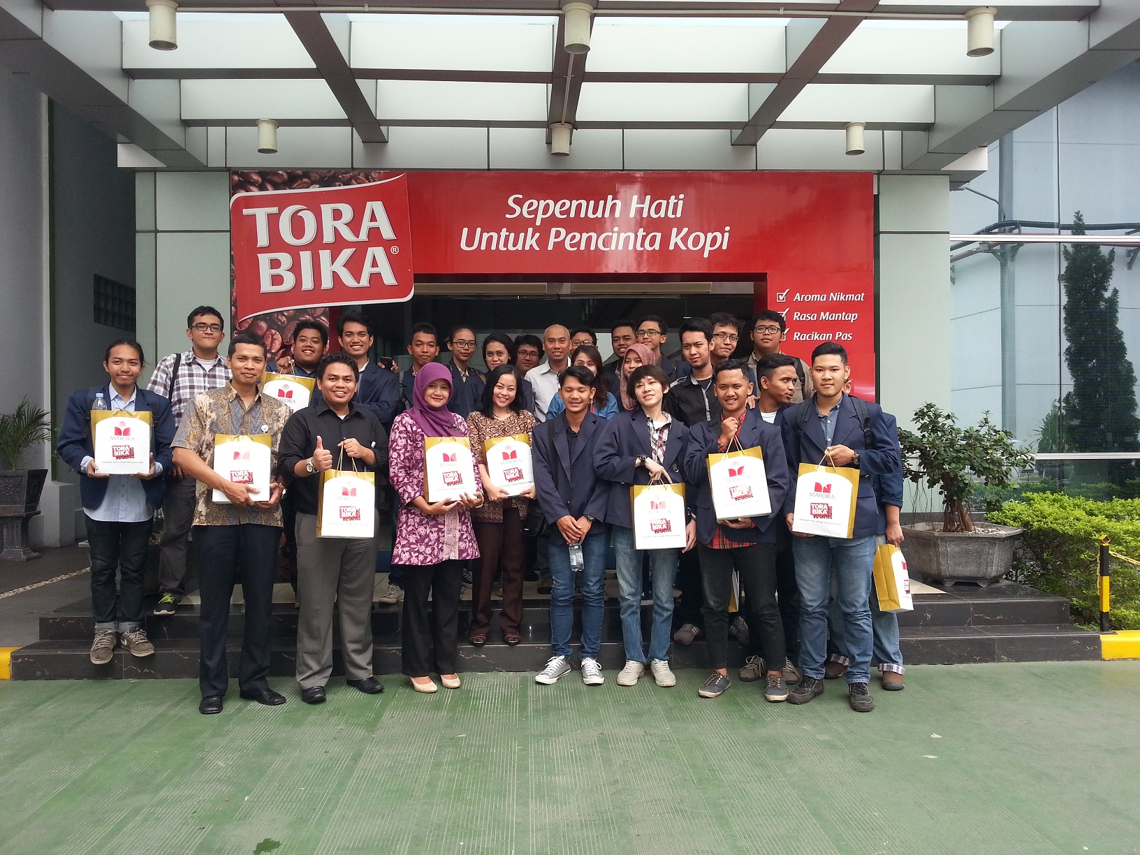 Kunjungan Industri Mahasiswa dan Dosen Fakultas Teknologi Informasi Universitas Budi Luhur ke Torabika Eka Semesta (PT. Mayora Indah Tbk.)