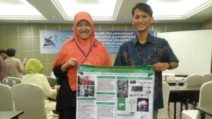 Dosen Fakultas Teknologi Informasi - Universitas Budi Luhur Meraih Juara Poster Terbaik Dalam Penerima Hibah Dana Penelitian Tahun 2016
