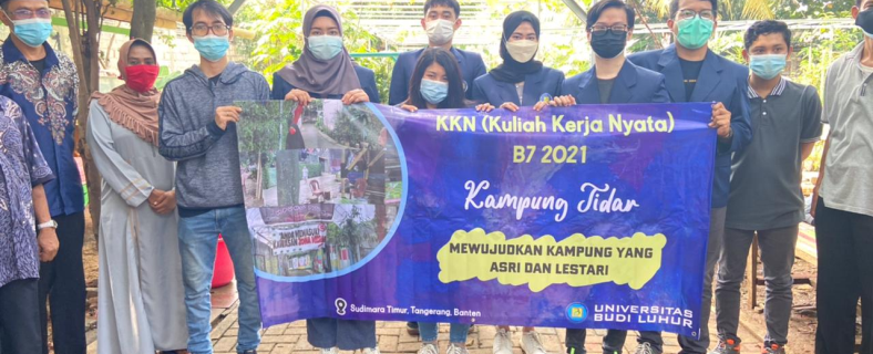 Melalui Program Kuliah Kerja Nyata, mahasiswa Universitas Budi Luhur memberdayakan warga Kampung Tidar Sudimara Timur
