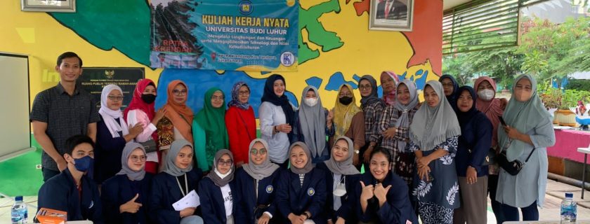 Edukasi Masyarakat Kelurahan Krendang Tentang Lingkungan Dan Teknologi Serta Menanamkan Nilai Kebudiluhuran