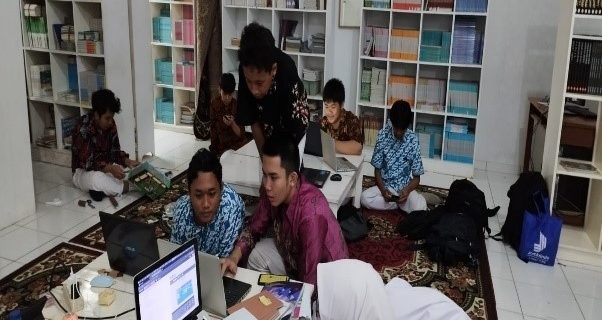 Peningkatan Kompetensi Robotika Melalui Kegiatan  Ekstrakulikuler Robotik Untuk Siswa Madrasah Aliyah Negeri (MAN) 10 Jakarta Barat
