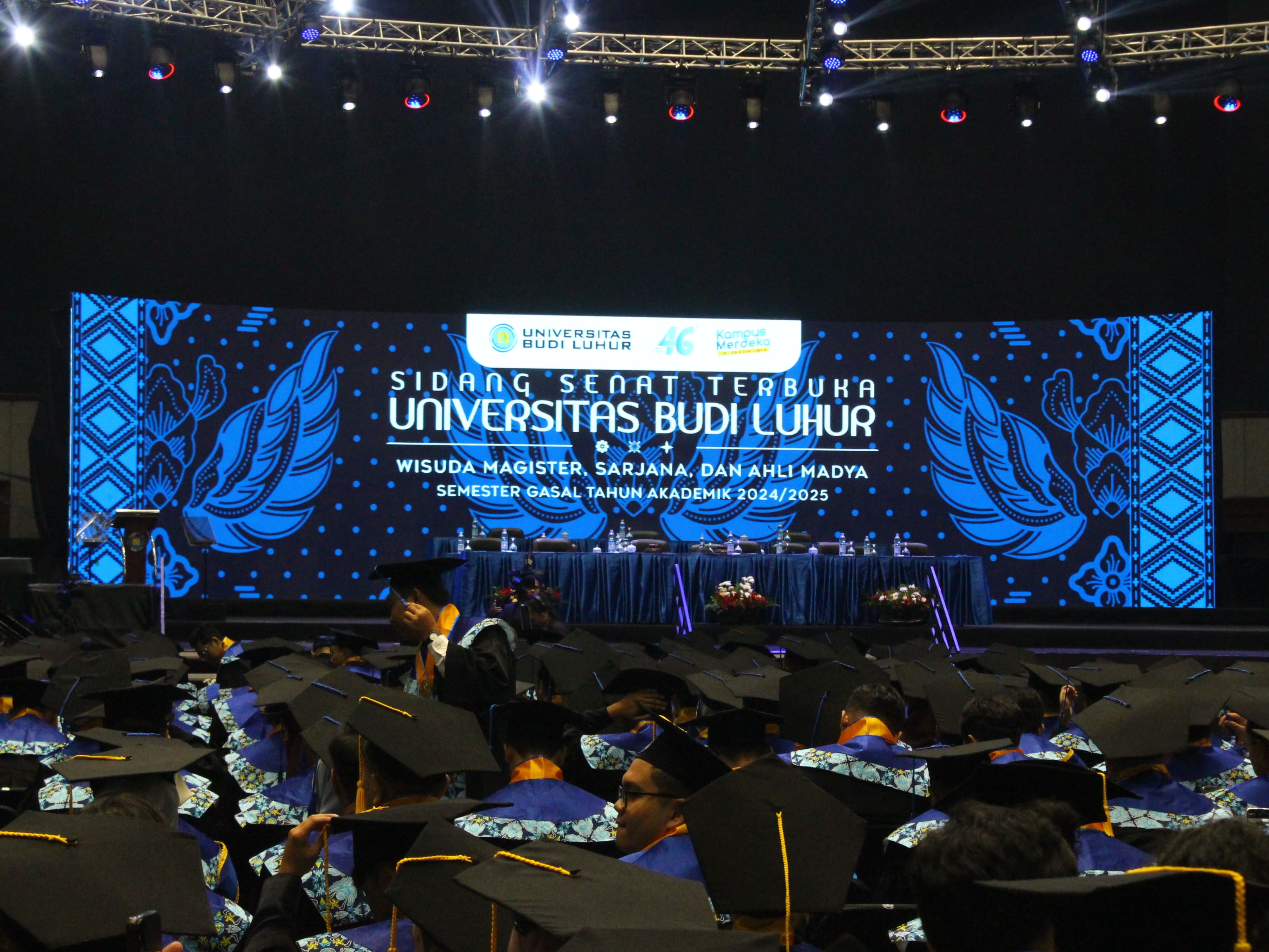 Senyum, Toga, dan Langkah Baru: Momen Wisuda Gasal UBL 2024/2025